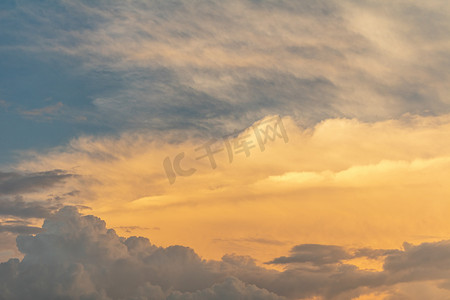 天空自然夕阳雨后黄昏天空素材背景摄影图配图