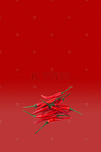 红辣椒背景图片_红色背景红辣椒平面广告
