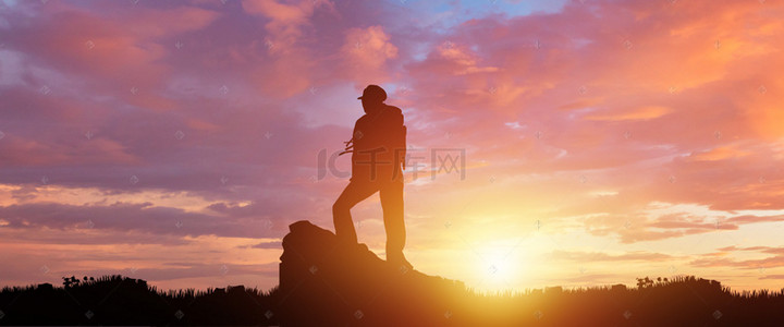 夕阳攀登背景图片_攀登成功的巅峰剪影背景