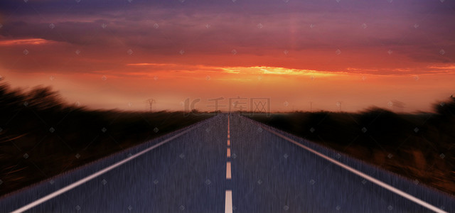 公路背景图片_黄昏日落后公路高速路背景
