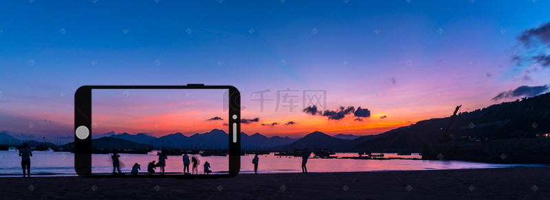 手机和夕阳海边风景背景