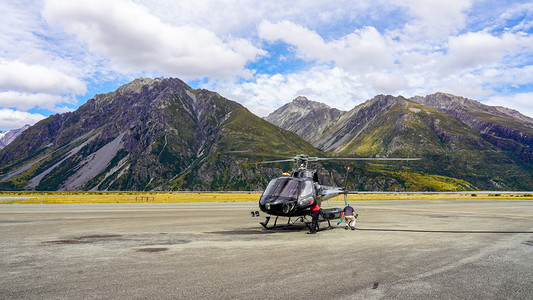 新西兰直升飞机下午直升飞机旅游生活体验摄影图配图