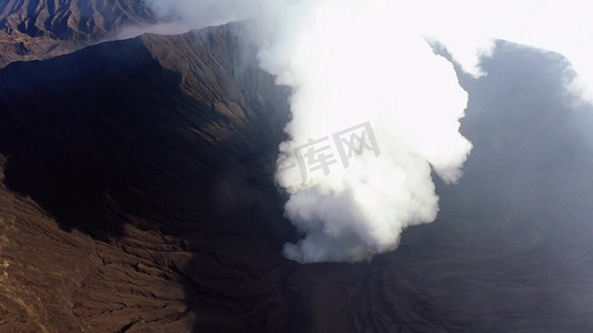 火山喷发冒烟高清航拍