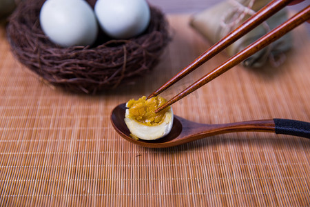 端午节咸鸭蛋粽子端午美食摄影图配图