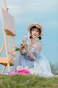 摄影照片_文艺清新白天穿着萝莉裙的写生美女户外打理花材摄影图配图