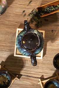 茶道早晨茶壶在桌面放置摄影图配图