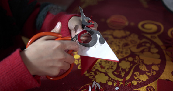 国潮剪纸风摄影照片_实拍中国传统文化新年剪纸