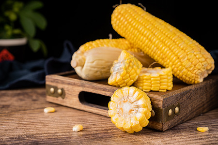摄影照片_玉米新鲜食材甜玉米果蔬摄影图配图