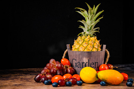 水果新鲜蔬果菠萝红提芒果摄影图配图