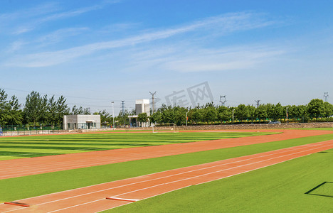 跳远跑步白天跑道操场运动摄影图配图