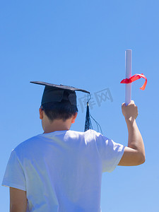 大学生学士帽白天学生校园毕业摄影图配图