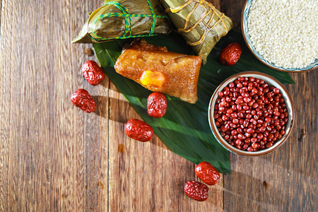 端午粽子端午节粽子食材室内包粽子摄影图配图