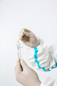 防疫疫情医生棚拍核酸采样棉签放进管里摄影图配图