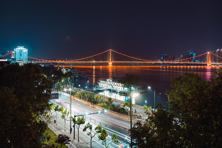 武汉城市建筑夜晚地标建筑鹦鹉洲长江大桥俯拍摄影图配图