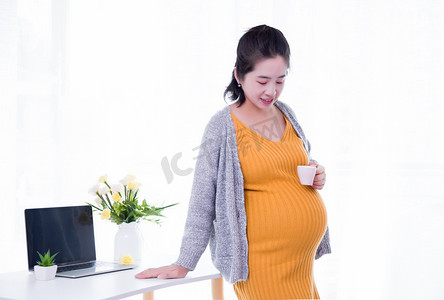 孕妇孕妈咪孕味照三胎胎教摄影图配图