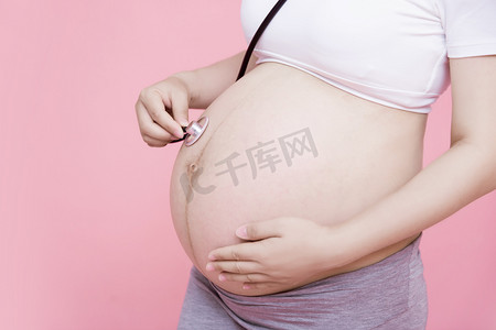 孕妇人像妈妈三胎孕妈咪摄影图配图