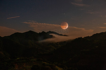 中秋月亮中秋摄影照片_红月亮流星摄影图