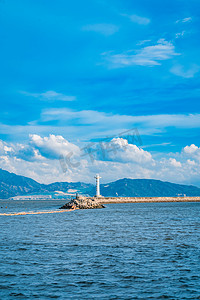 摄影棚人像背摄影照片_夏日出游大海蓝天海岸摄影图配图