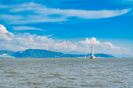 海景大海蓝天白云夏天摄影图配图