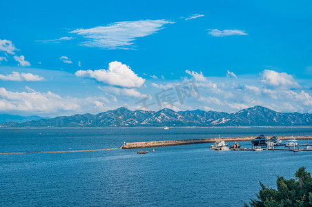 蓝天夏日海景风光大海摄影图配图