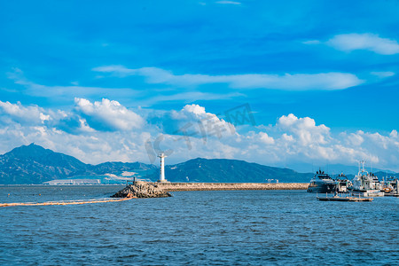 夏日晴天海景大海云彩摄影图配图