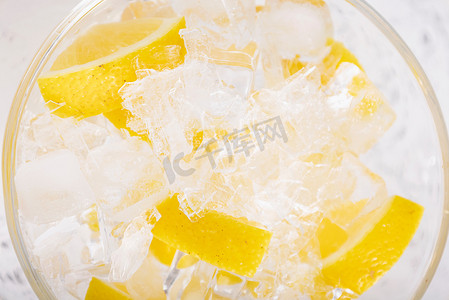 柠檬冰块夏日冷饮素材摄影图配图