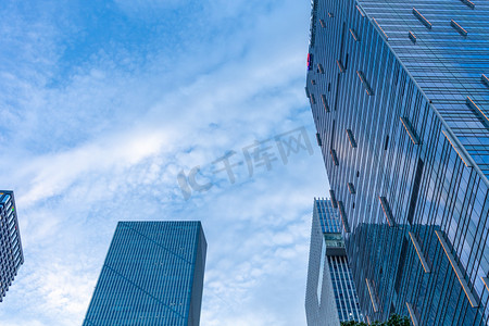 城市白天高楼大厦建筑蓝天摄影图配图