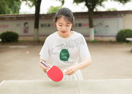 乒乓球乒乓球摄影照片_乒乓球球拍女生美女学校摄影图配图