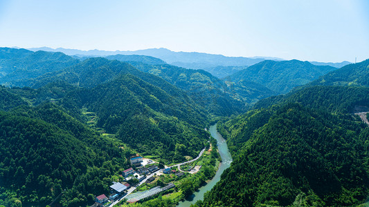 夏天风景摄影照片_群山河流夏天高山流水山村自然景观摄影图配图