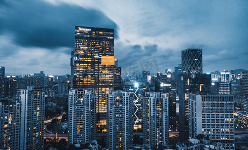写字楼建筑摄影照片_深圳腾讯滨海大厦夜景摄影图