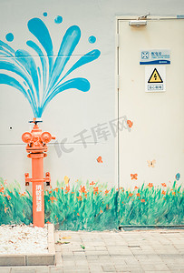 装饰壁画摄影照片_清新文艺涂鸦消防水泵摄影图配图