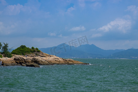 海边清新摄影照片_惠州夏天海边蓝天沙滩摄影图配图