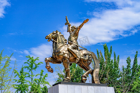 建党百年白昼革命烈士骑马雕像户外拍摄摄影图配图