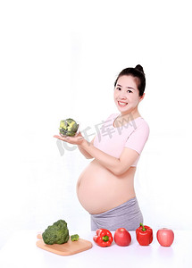孕妇饮食摄影照片_孕妇饮食健康家居休闲摄影图配图