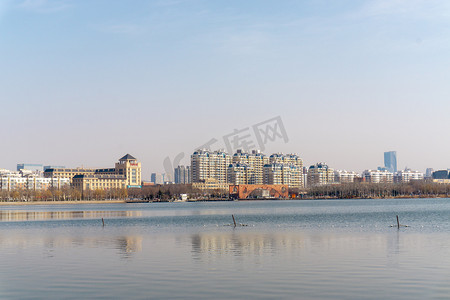 清风湖周围城市美丽风景摄影图配图