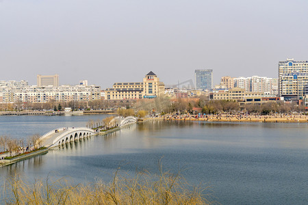 清风正气摄影照片_清风湖游玩城市湖水风景摄影图配图