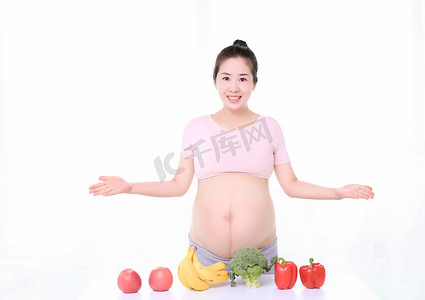38摄影照片_健康饮食孕妇生活运动摄影图配图