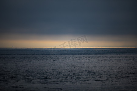 天际线下午海面东福山看海摄影图配图