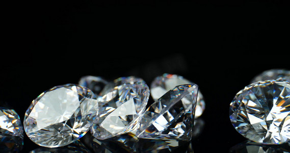 钻石摄影照片_钻石水钻锆石爱情永恒裸钻珠宝宣