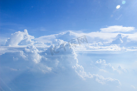 云彩白天高空飞机看摄影图配图