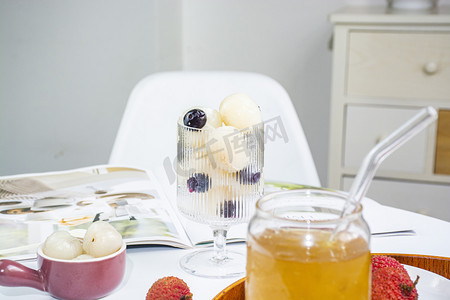荔枝酸奶冻水果下午茶下午荔枝酸奶冻室内静物摄影图配图