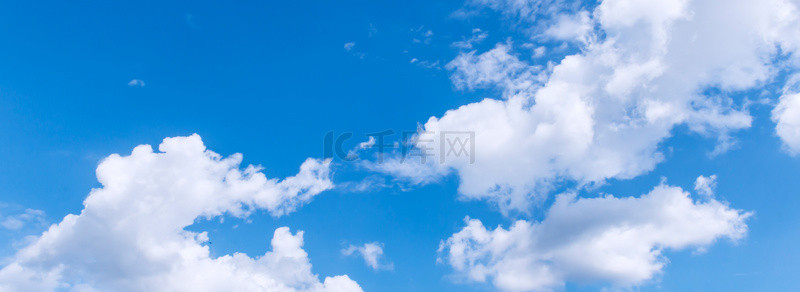 天空背景图片_简约清新蓝天白云背景