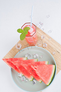 饮品夏天西瓜汁户外鲜榨摄影图配图