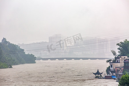 水灾早晨桥梁河边流动摄影图配图