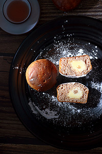 静物美食烘焙面包切开面包摄影图配图