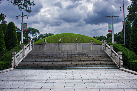 广州广州起义烈士陵园广州公社烈士墓地摄影图配图