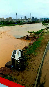 河南郑州水灾抗洪防汛城市内涝摄影图配图