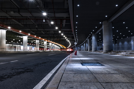 街拍摄影照片_城市夜晚景观停车场慢门摄影图配图