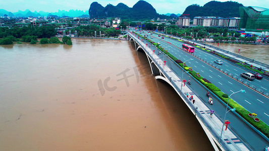 洪灾摄影照片_夏季暴雨洪峰城市洪水过境洪涝