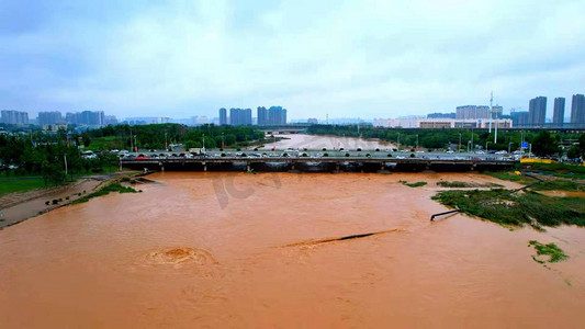 洪涝摄影照片_暴雨洪涝灾害减灾防汛摄影图配图
